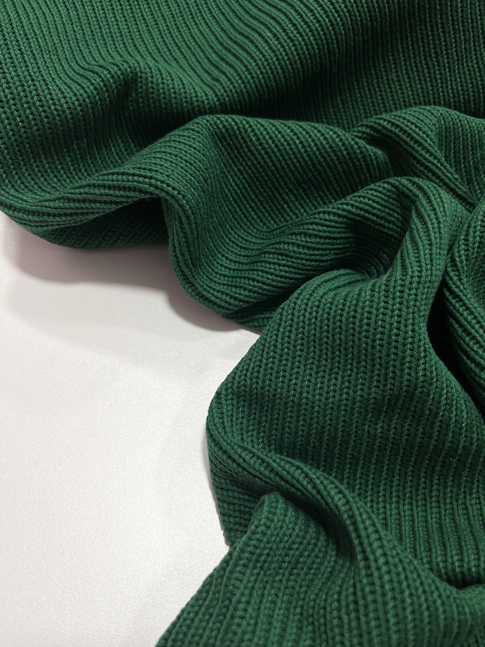 Рельефы на трикотаже. Фактурный трикотаж. Ткань трикотаж в рубчик. Фактурное трикотажное полотно. Ткань в рубчик.