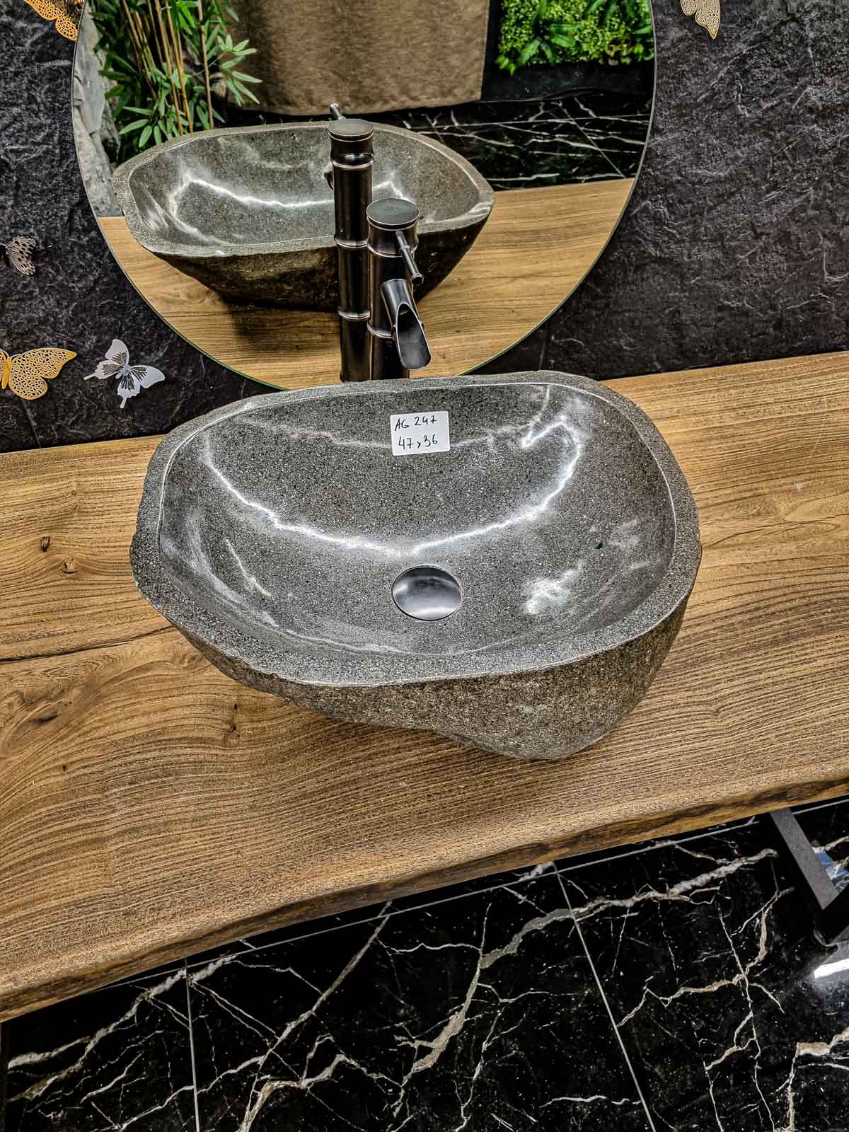 Раковина geo. Stone Sink каменная раковина. Раковина из речного камня. Лофт раковина из речного камня. Раковина из речного камня в интерьере.