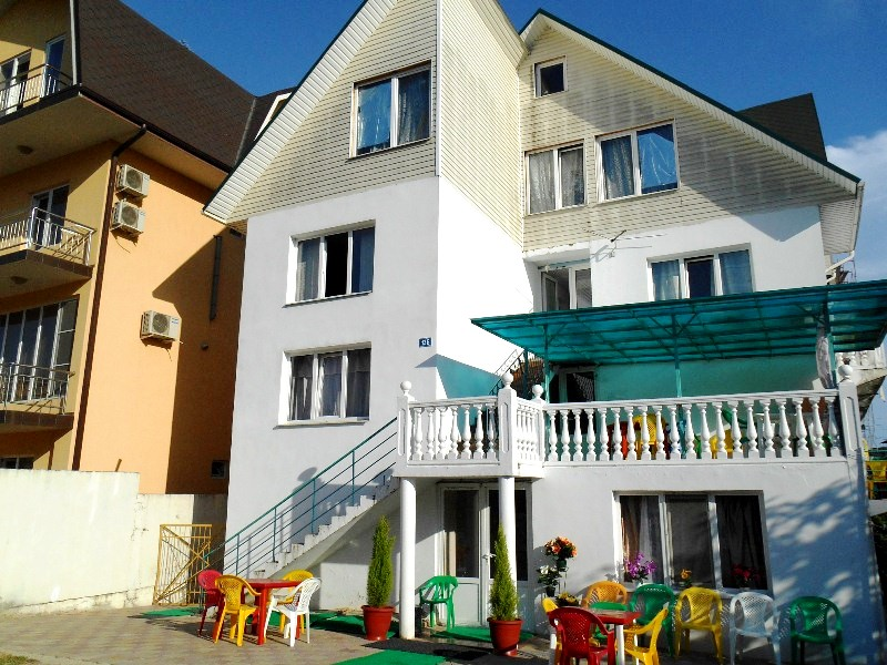 Ариетта гостевой дом адлер. Гостевой дом сириус адлер. Адлер просвещения 130. Дом у моря адлер просвещения. Адлер православная 37.