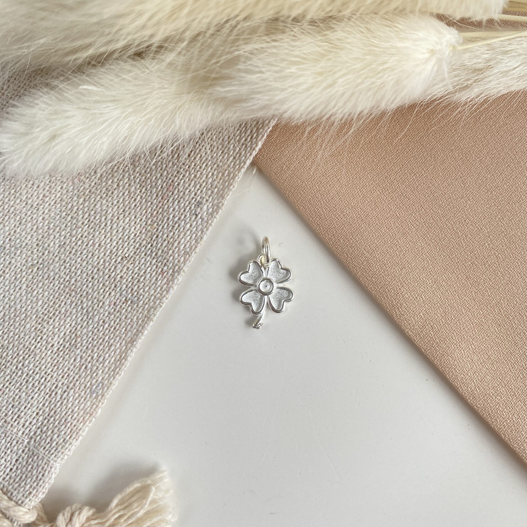 Кулон клевер 14х10 мм, латунь с серебрением