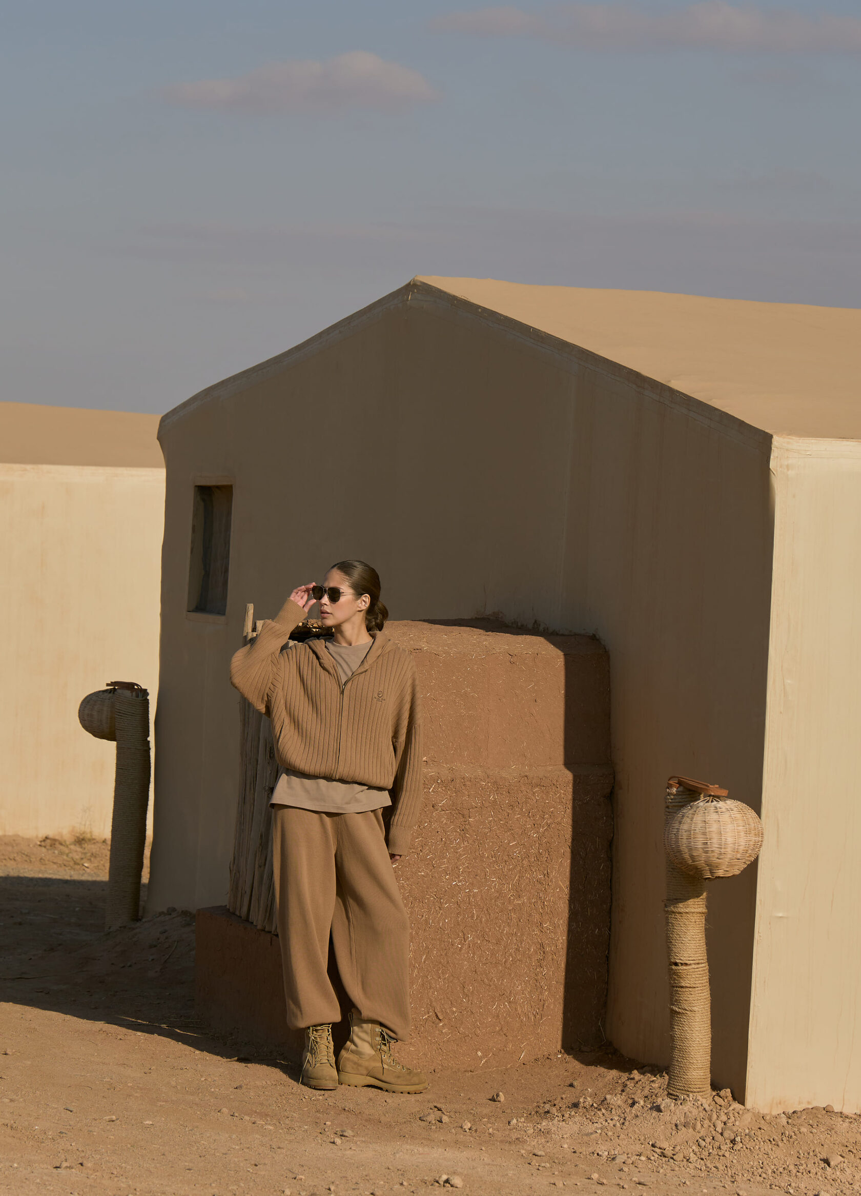 

Вязаный комплект Voishe Club: худи на молнии + брюки - Песочный, Camel;песочный