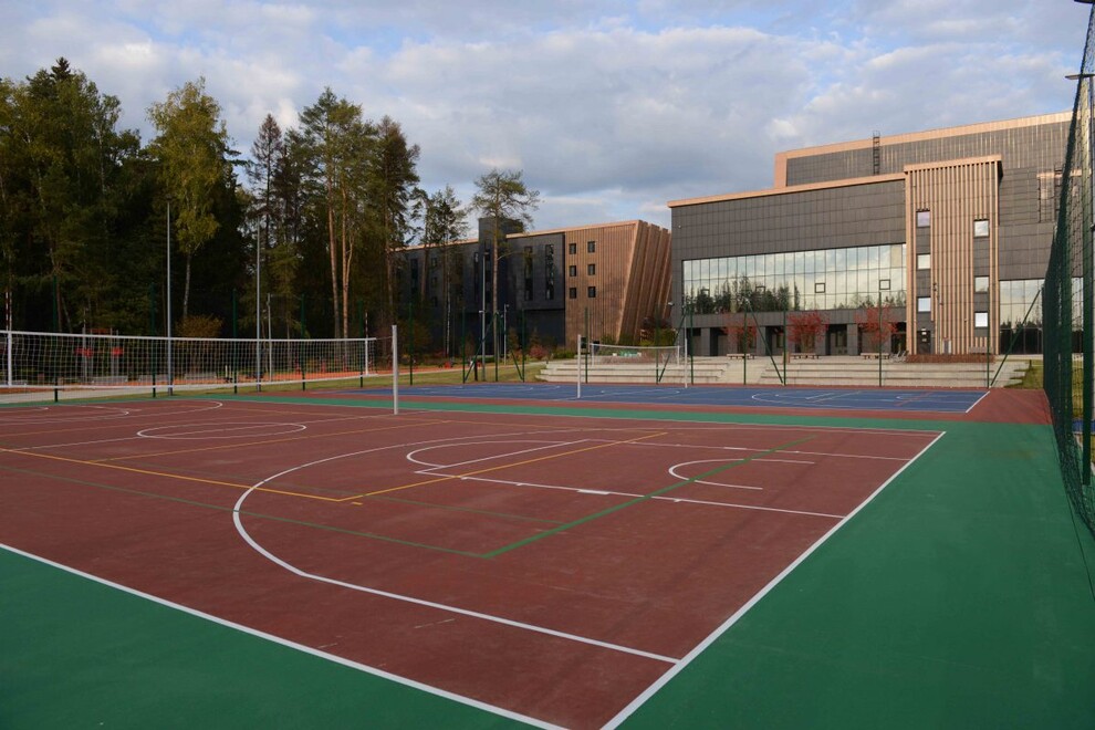 Спорт комплекс московский. 56 Гимназия Ижевск стадион. 56 Школа стадион. Стадион 5 ШК Ижевск. Школьный стадион гимназия 5.