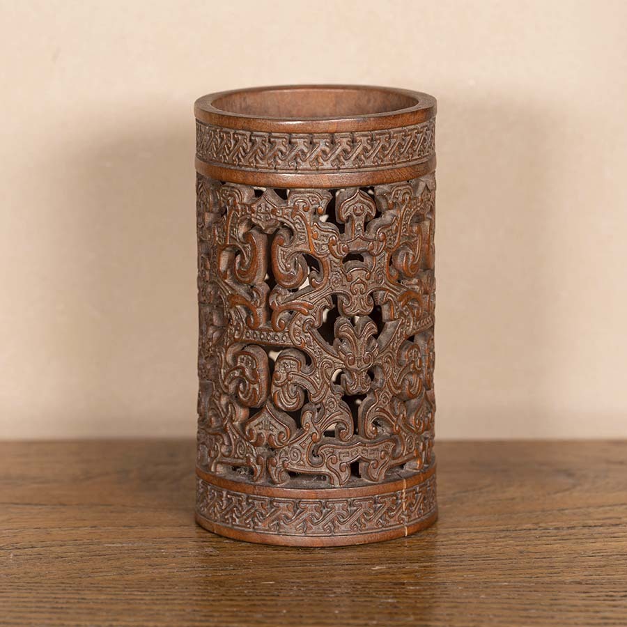 Сосуд для инструментов из дерева