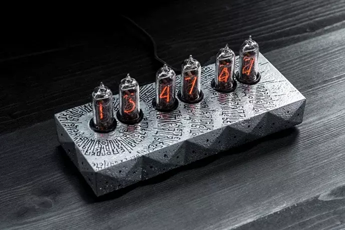 Saturn-C: Cyrillic Day nixie clock, view 3