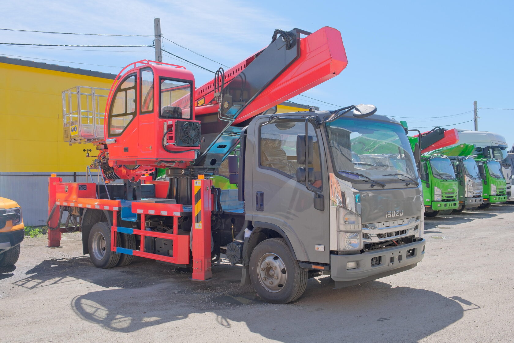 Автовышка Isuzu Elf, 36 метров