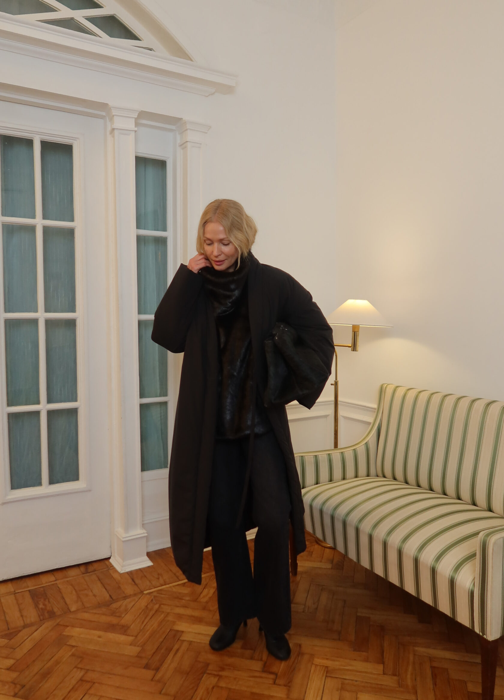 

Пальто утеплённое LAUREN + меховая манишка - Чёрное, Black;чёрный