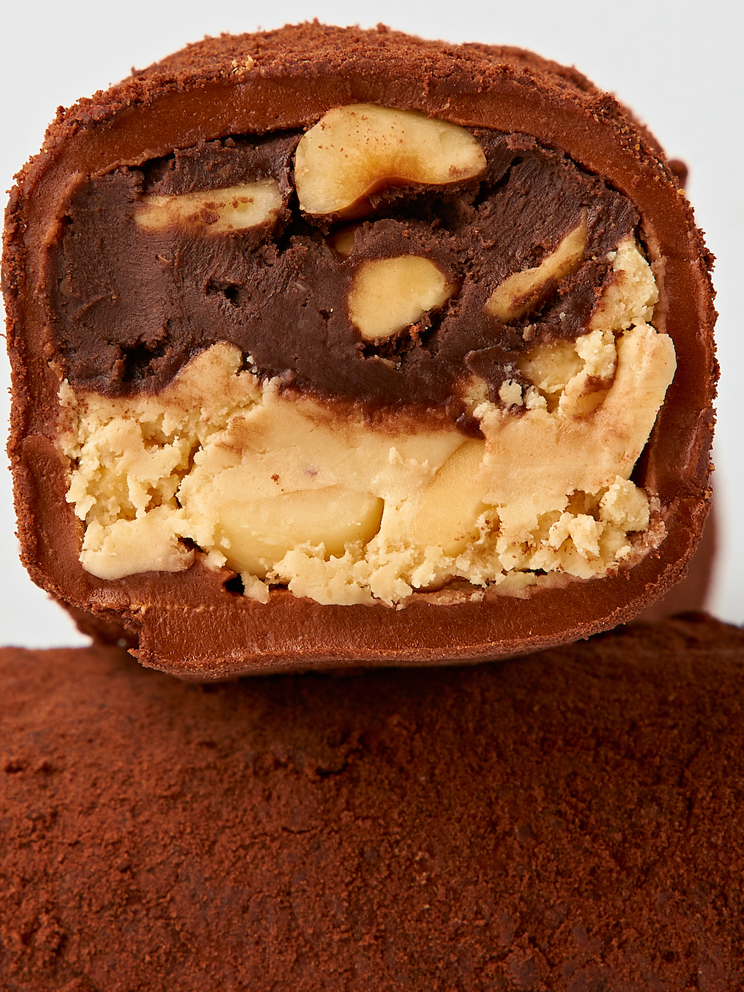 Lokum Truffle — рулет с шоколадным кремом и фундуком — срез