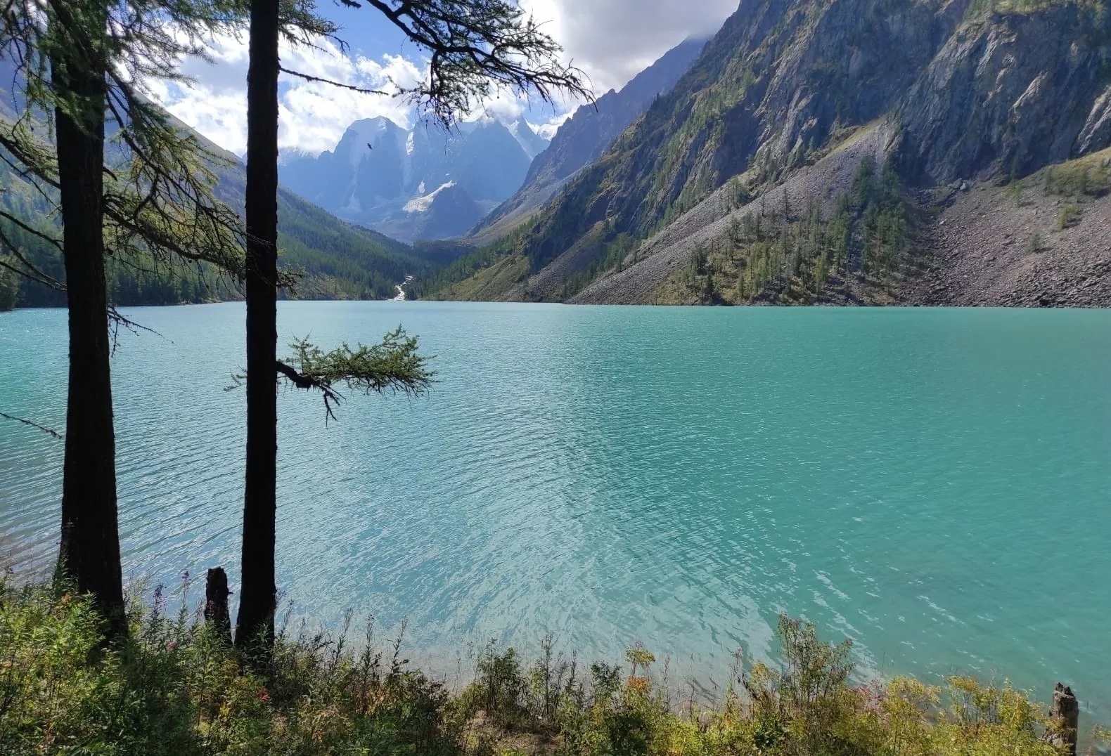 Национальный парк Кольсайские озёра. Кольсай Казахстан. Озеро Кольсай фото. Кольсай и Чарынский каньон.