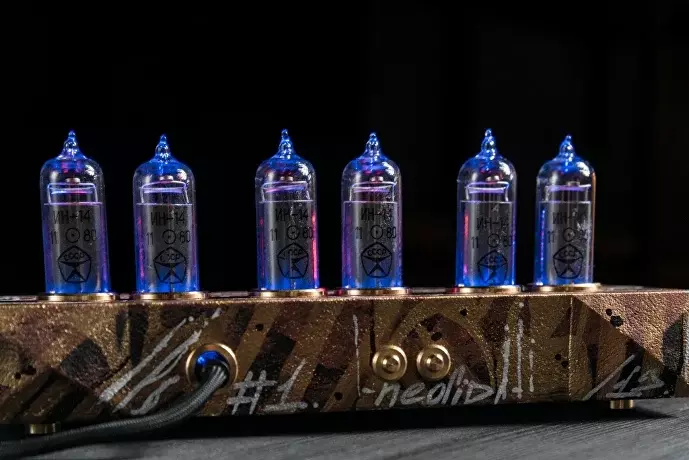Mars-2024: Street Culture nixie clock, view 2