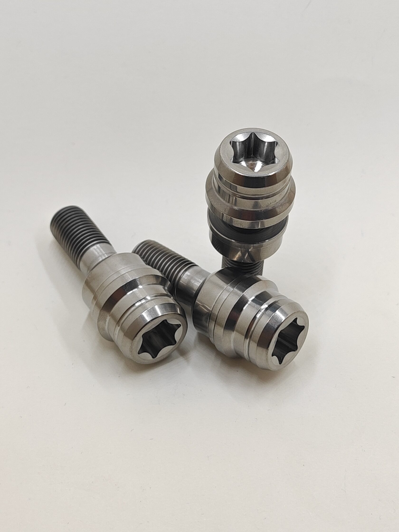 Titanium lug bolts for Audi RSQ7/Q7/SQ7/Q8