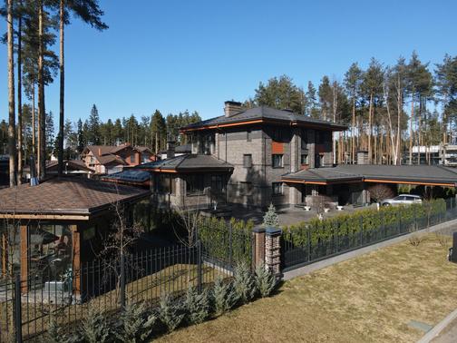 Построенный дом Особняк в стиле Райта Л — в стиле Райт, 3 этажа, фото 4