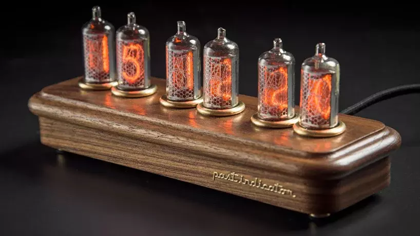 Vostok-4 Black: Walnut nixie clock, view 3