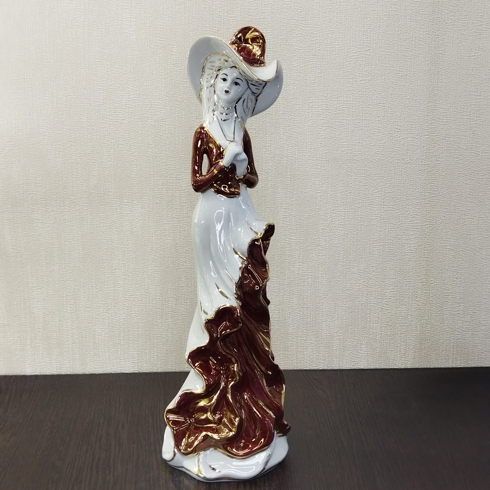 кисловодские фарфоровые статуэтки. кисловодский фарфор клоун. кисловодские статуэтки. кисловодские статуэтки. кисловодские статуэтки.