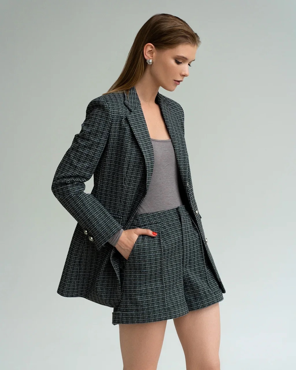 бежевый жакет приталенные h&m на белом фоне. пиджаки для полных женщин стильные. кремовый пиджак женский. персиковый пиджак женский. Mango curry жакет.