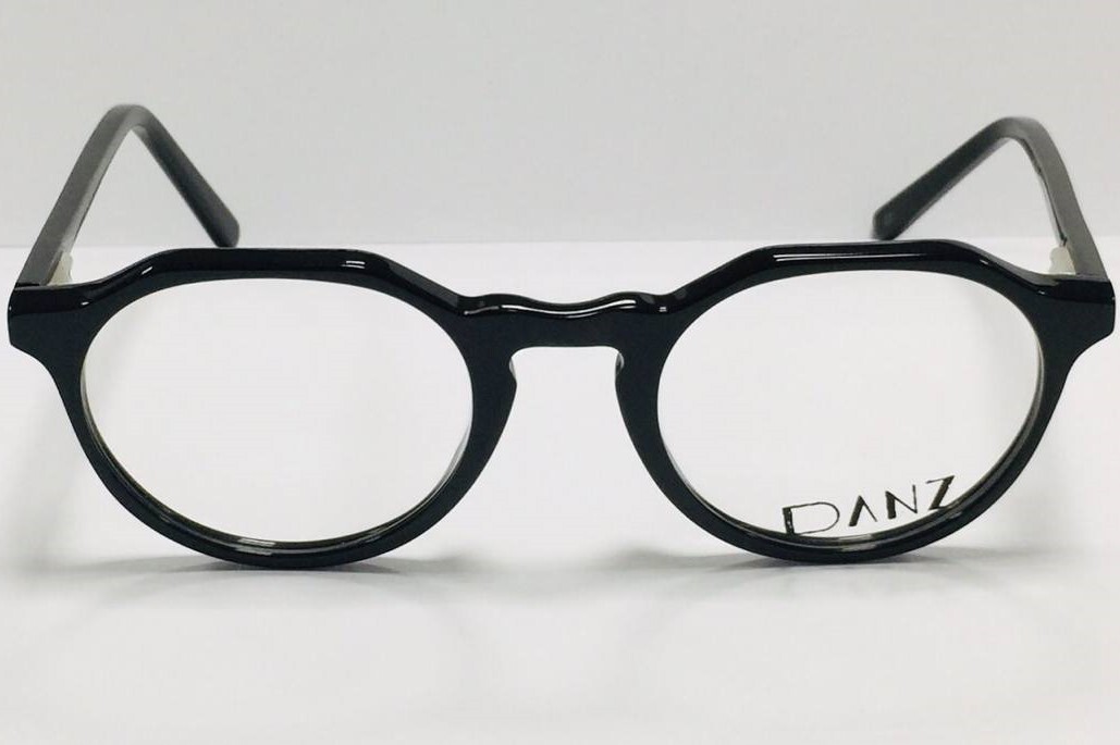 Лабы оптика. Оптик Лаб Галактика Смоленск. Danz Glasses. Детская оптика. Danz Glasses logo.