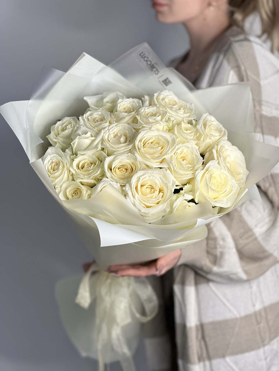 Купить розы в севастополе. Упаковка 21 белой розы. Белые розы купить. Свежие розы купить.
