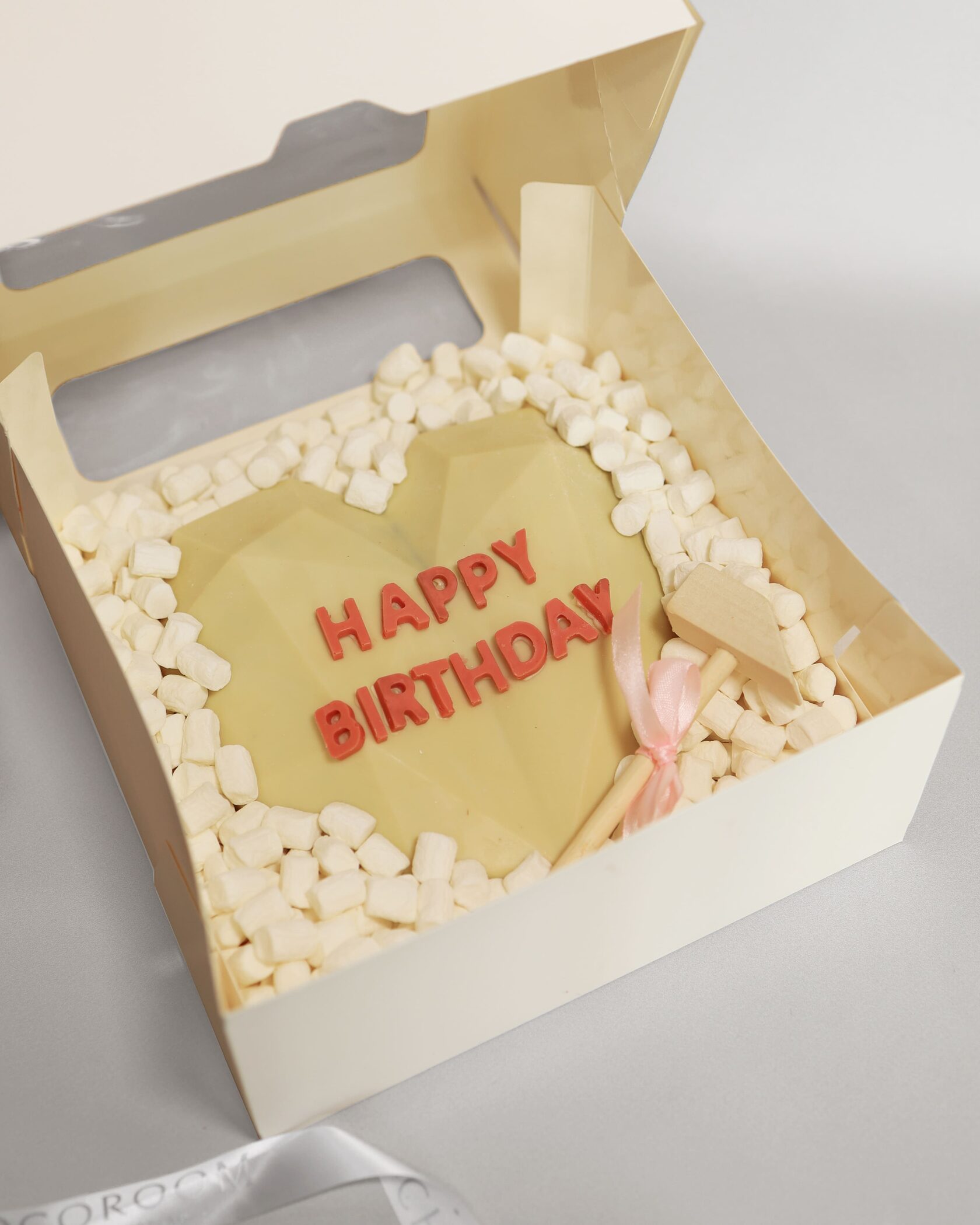 Сердце-пиньята на День рождения - 6 клубник + 1 шоколадное сердце шоколадное драже клубника в шоколаде ‎ 100 г