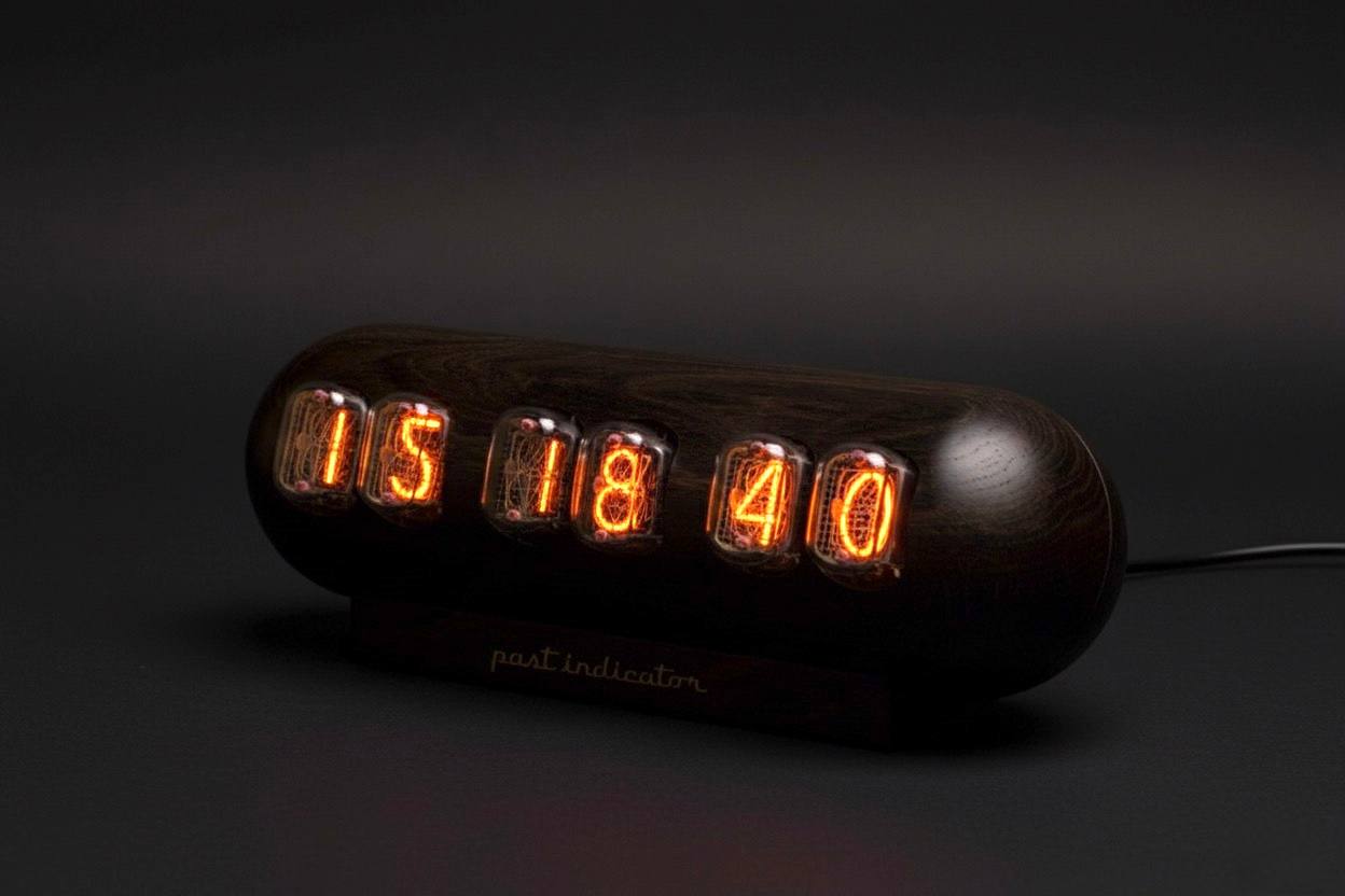 Capsule: Bog Oak nixie clock