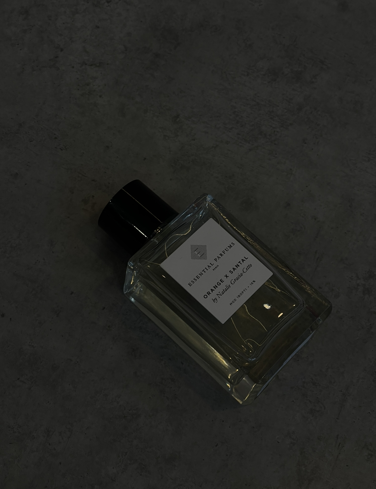 Orange x santal essential. Essential Parfums Orange x Santal. Парфюм оранж.