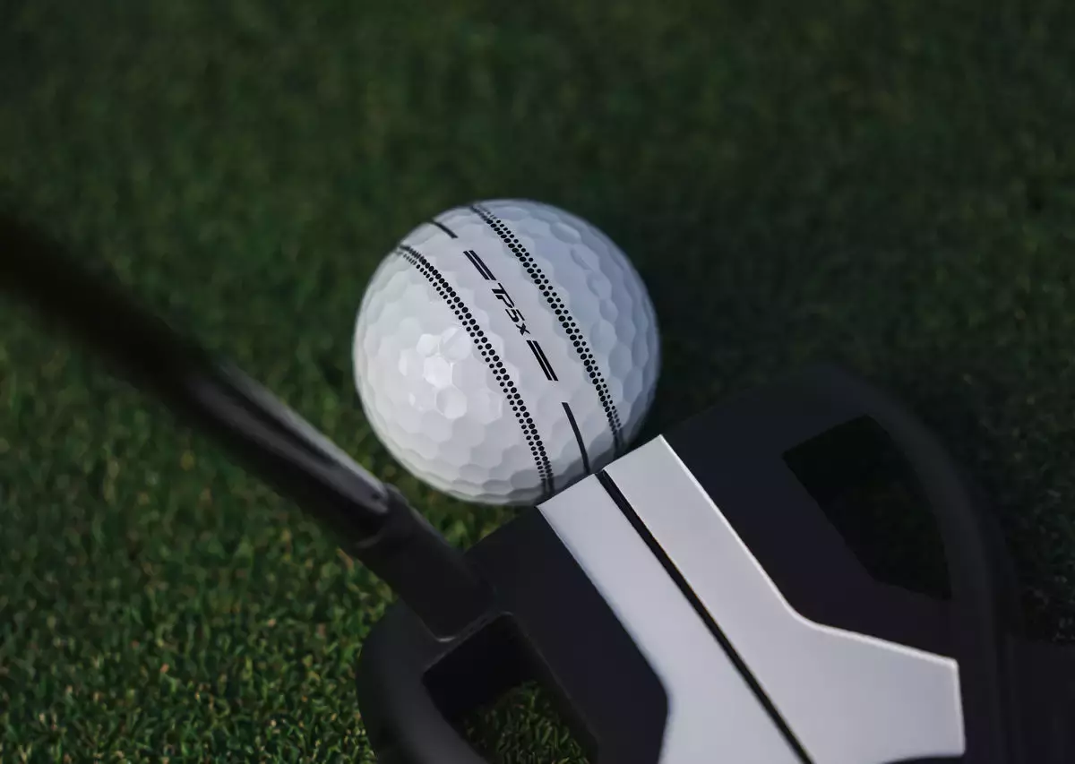 Гольф мяч TaylorMade TP5X и клюшка паттер