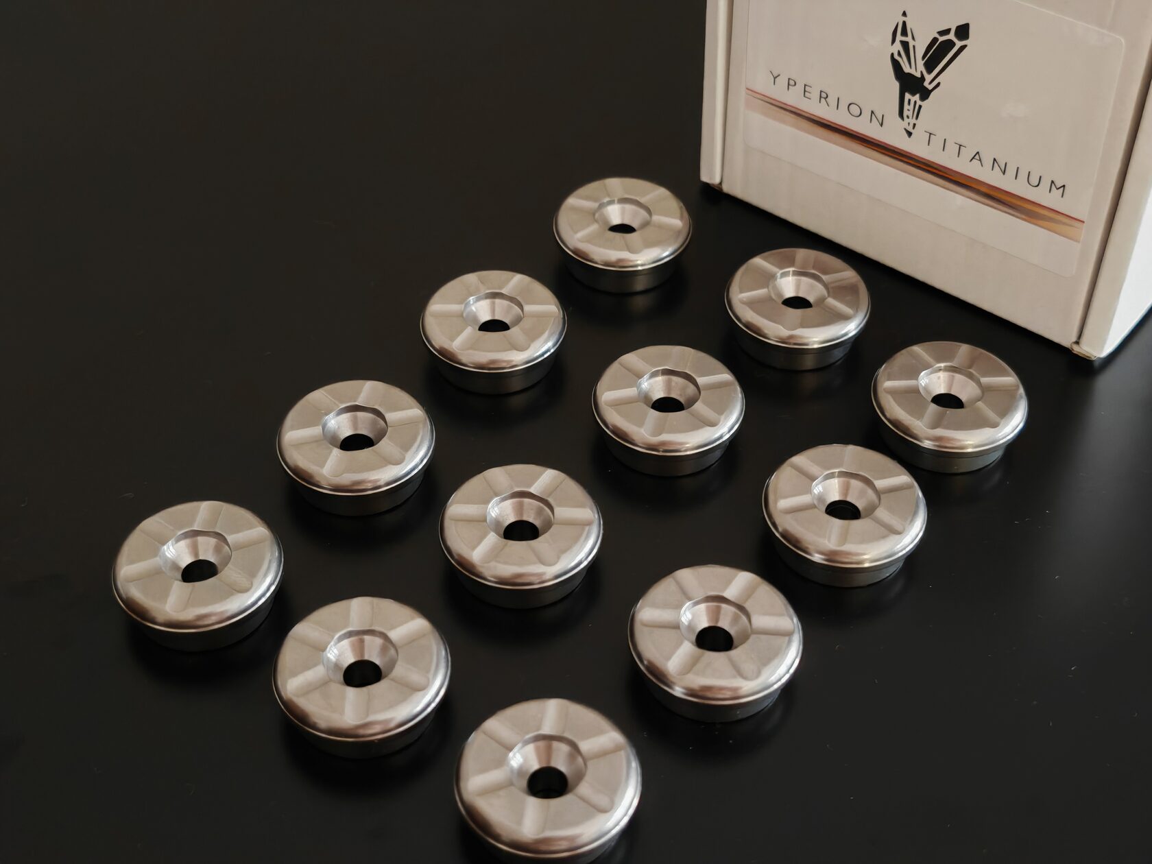 Titanium piston pucks for Porsche 911/Cayman