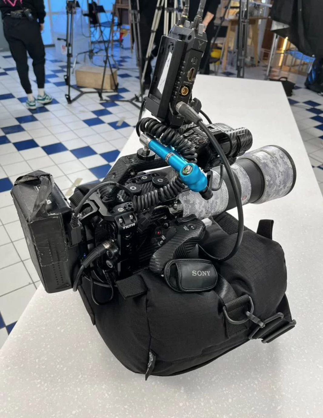 Кинокамера Sony FX на упоре Cinesaddle M