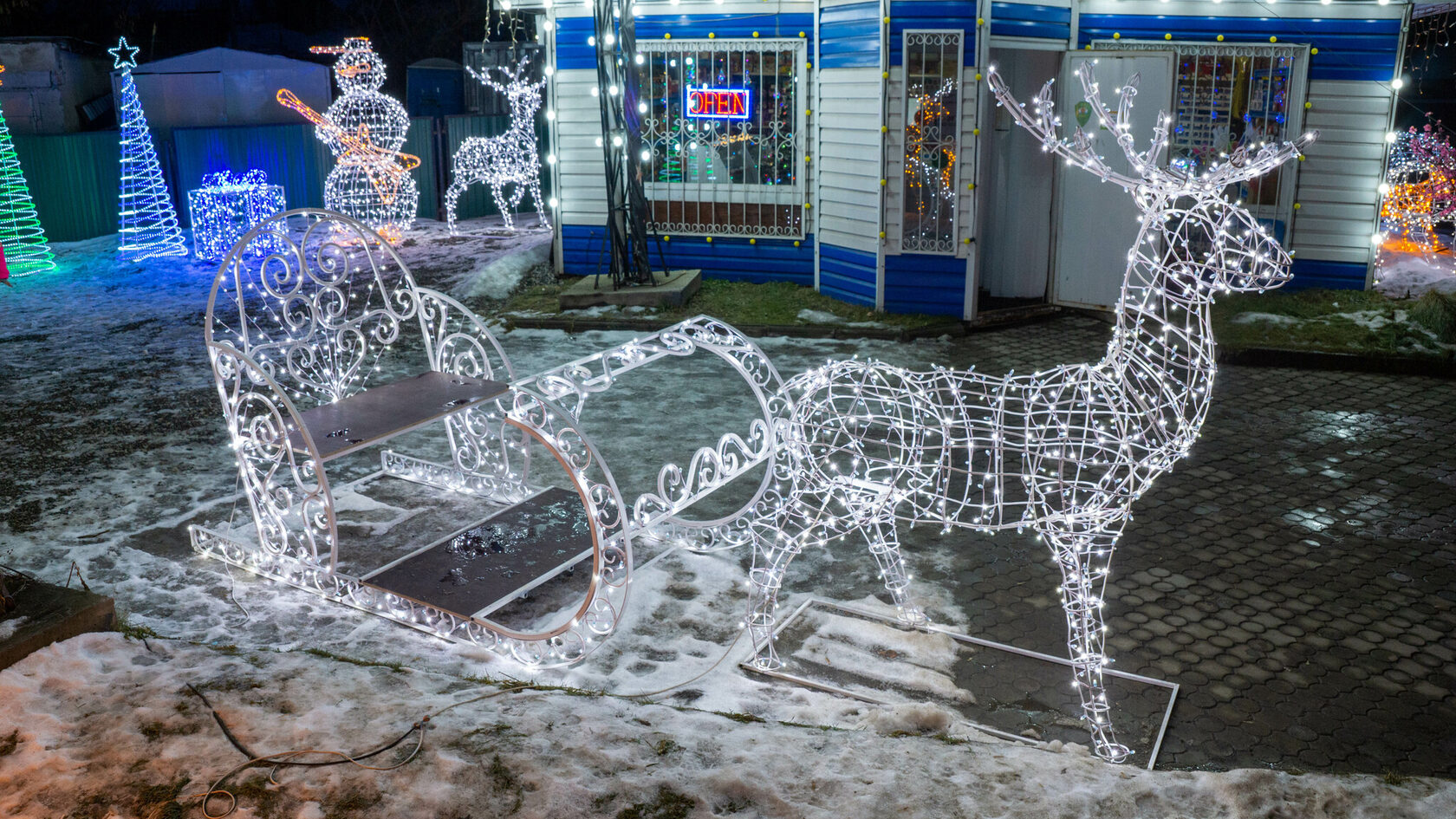 Светодиодная фигура светящийся Олень с Санями