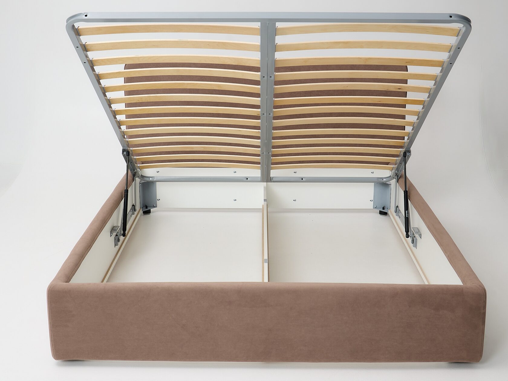 Вместительная бельевая ниша*