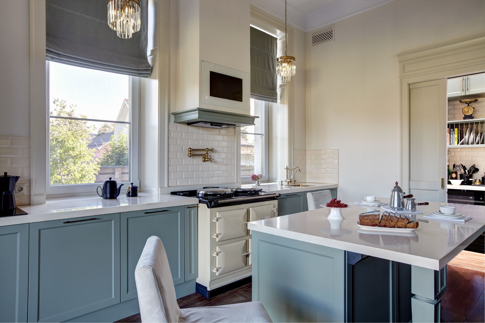 Лестница и холл