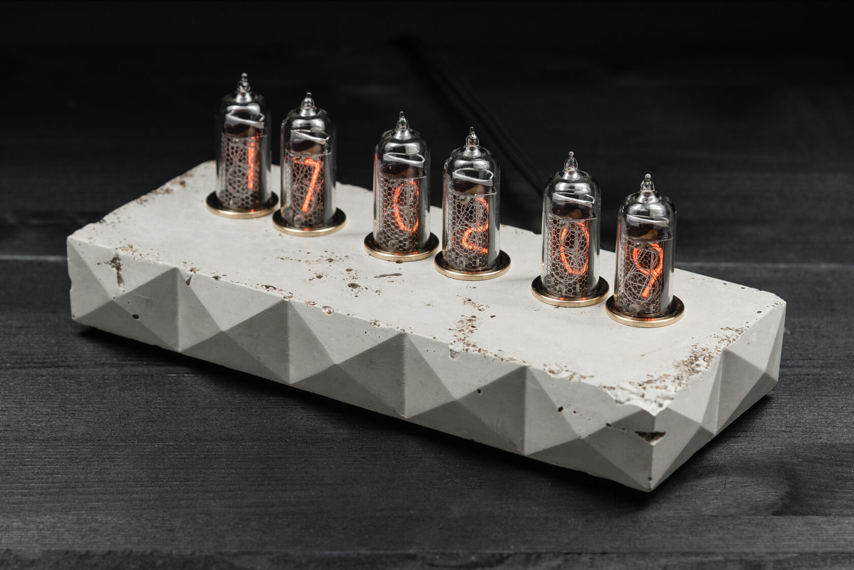 Saturn-C: Erosion nixie clock, view 3