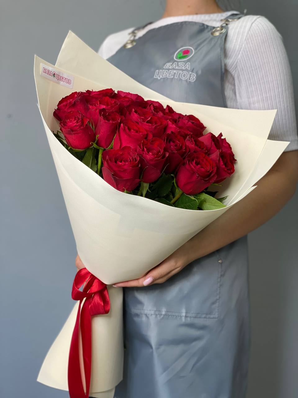 Купить красные розы Кения в упаковке - 25