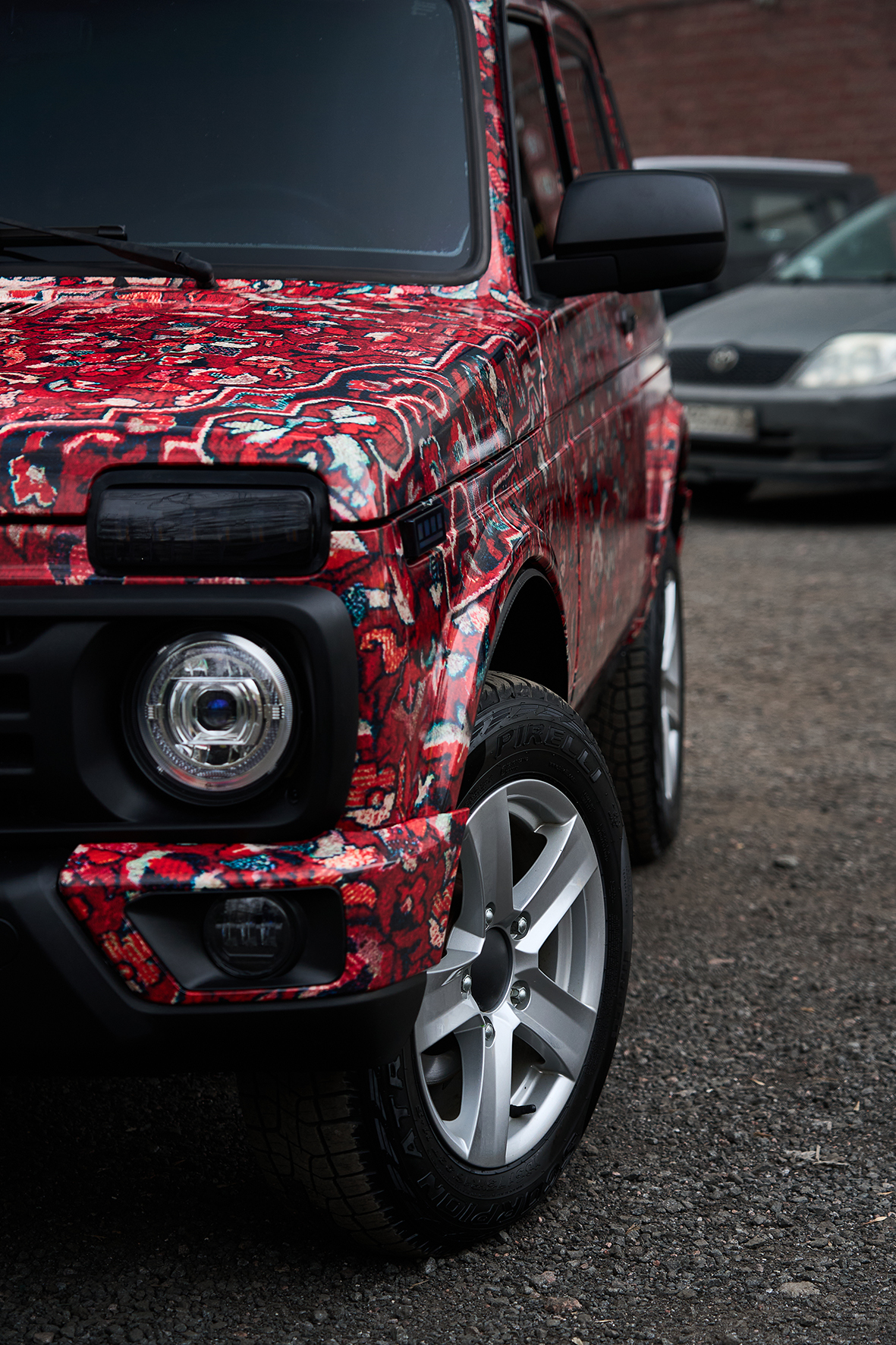 Lada Niva — передняя часть кузова с авторским ковровым узором