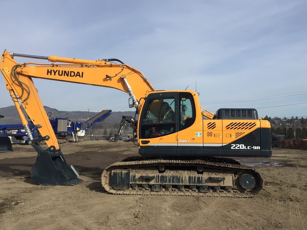 Экскаватор 220. Экскаватор Hyundai r220lc-9s. Hyundai 220. Hyundai r220lc-9s LR. Хендай 220 экскаватор.