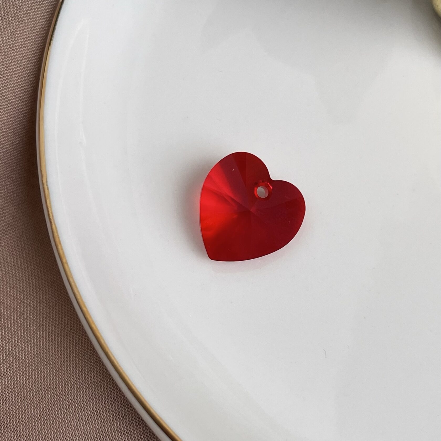 Кристалл сердце SW красный люкс качество, 14 мм, бусина