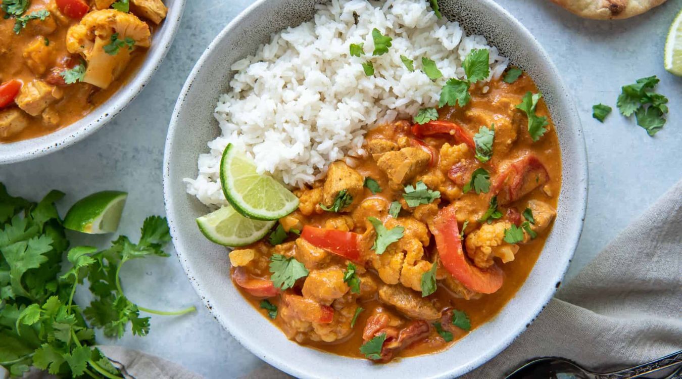 Курица Карри с овощами и рисом