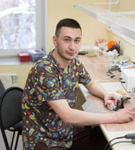 Зубные техники томск. Лаборатории зубных техников. Профессия зубной техник. Зуботехническая лаборатория атлас нижний новгород. Лаборатории зубных техников.