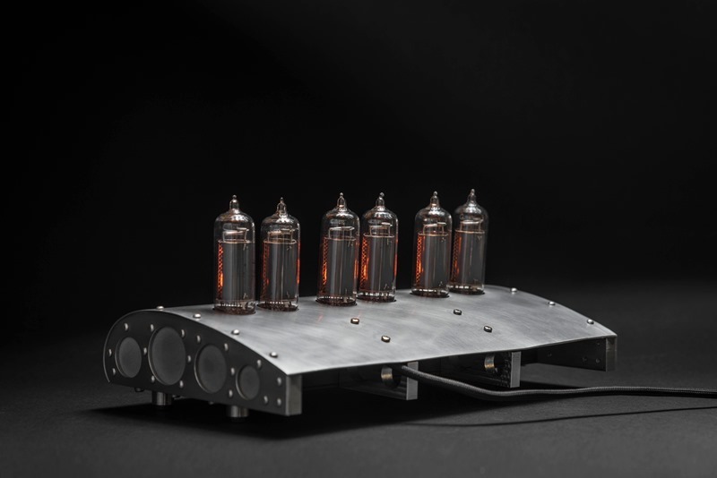 Wing: MiG-15 nixie clock, view 3