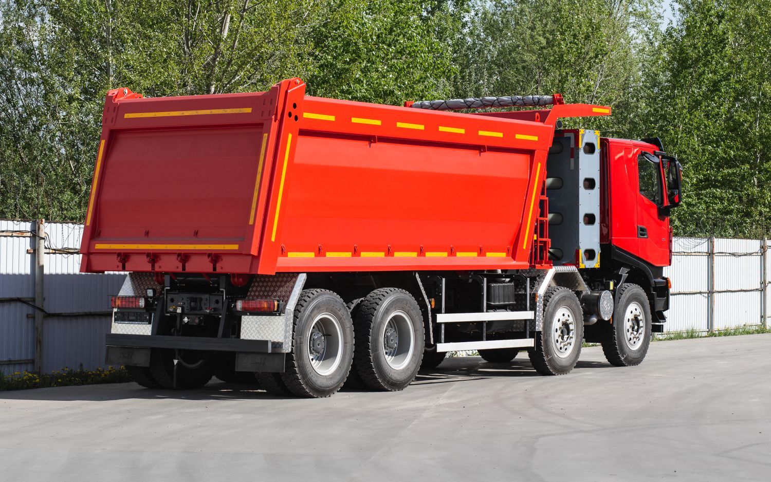 Самосвал АМТ 758901 8х4 на метане CNG