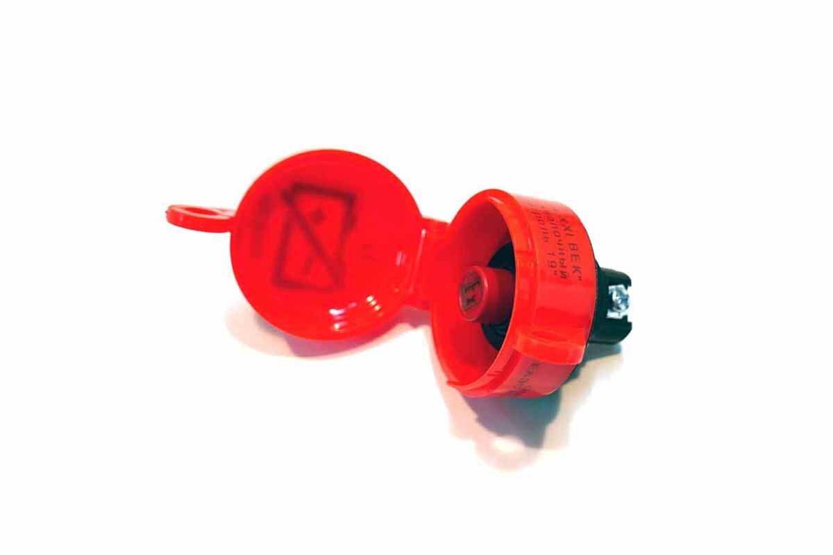 Кнопка выключения массы