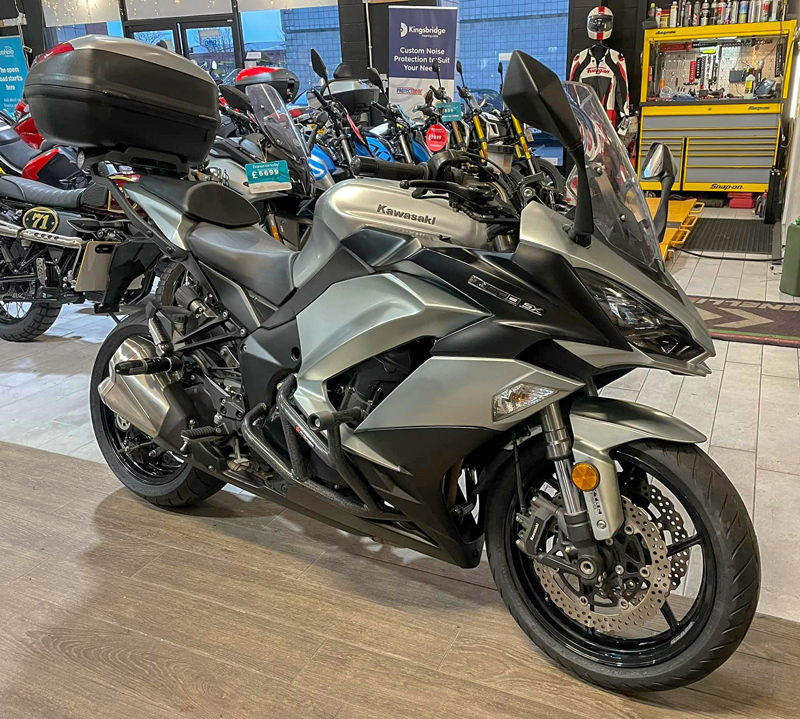 Кофу GIVI 4100FZ крепеж центрального кофра для KAWASAKI Z1000SX / NINJA