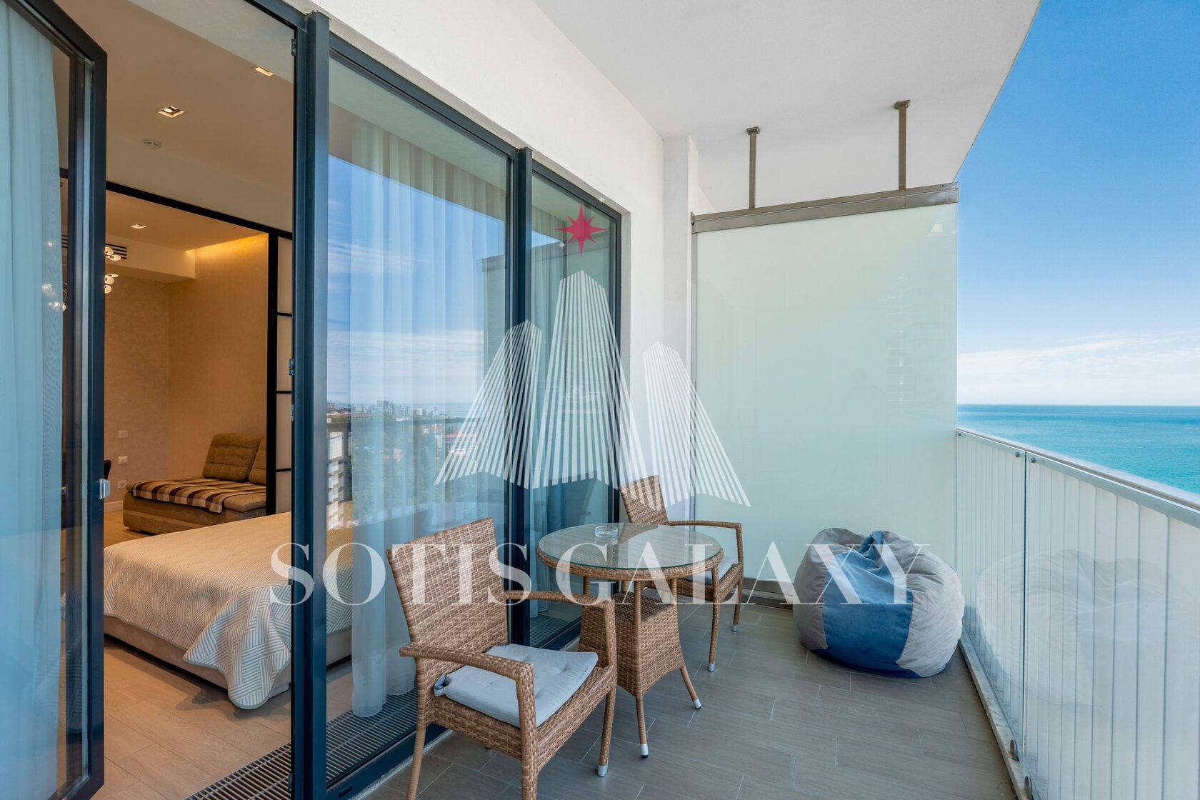 Студия с видом на море Актёр Гэлакси