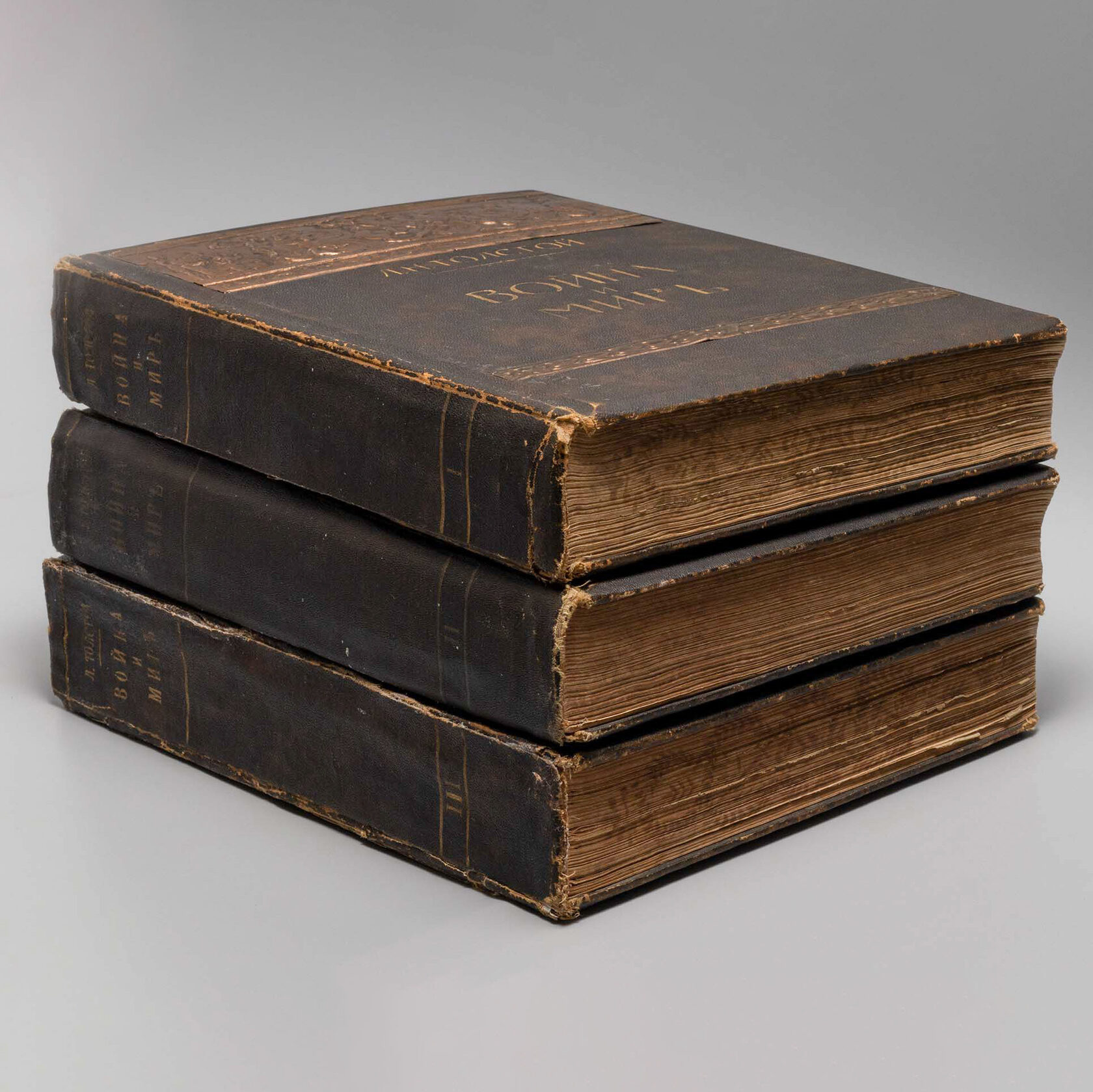 черный кожаный переплет книги. есенин книга твёрдая обложка с позолотой. толстой редакция сытина 1912. в 3 х томах. в 3 х томах.