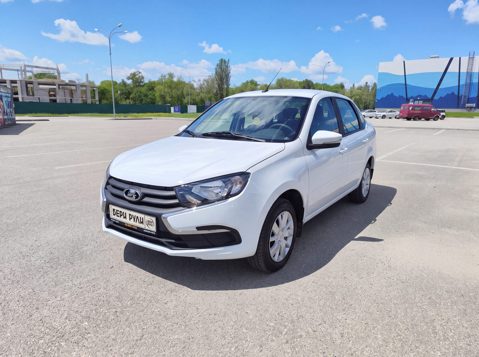 LADA Granta в цвете белый Ледниковый