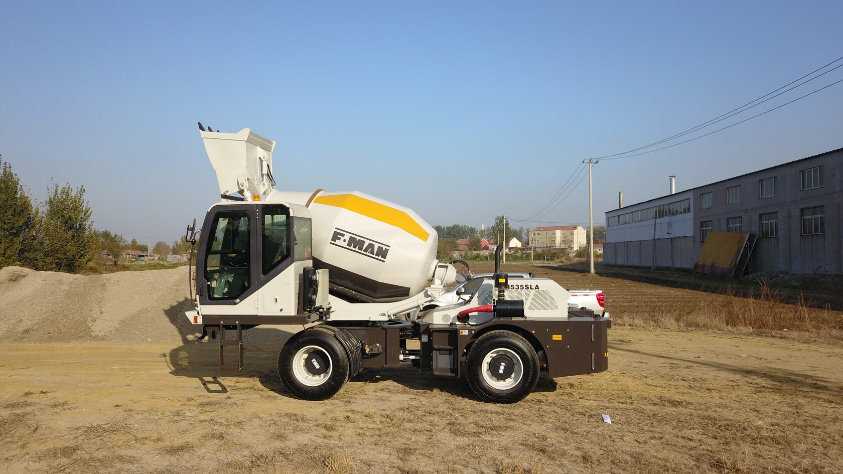 Самозагружающийся автобетоносмеситель FM535SLA