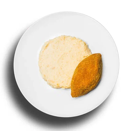Котлета по киевски с картофельным пюре. Котлета по киевски с картофельным пюре