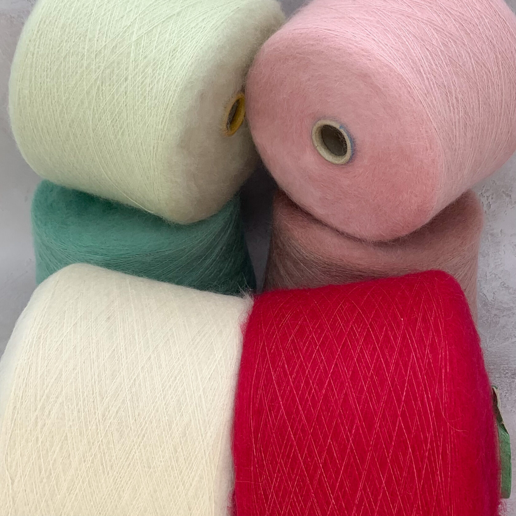 Filcomm Textile Filcom арт. Aurora - 70% суперкидмохер 30% шёлк 850м/100 гр