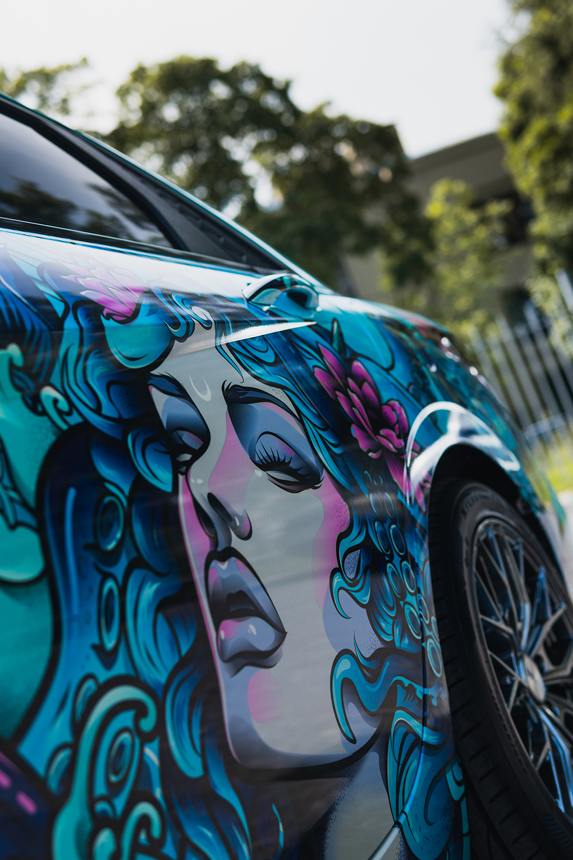 Hyundai Elantra Two Face — авторская иллюстрация на перламутровой плёнке, ракурс 1