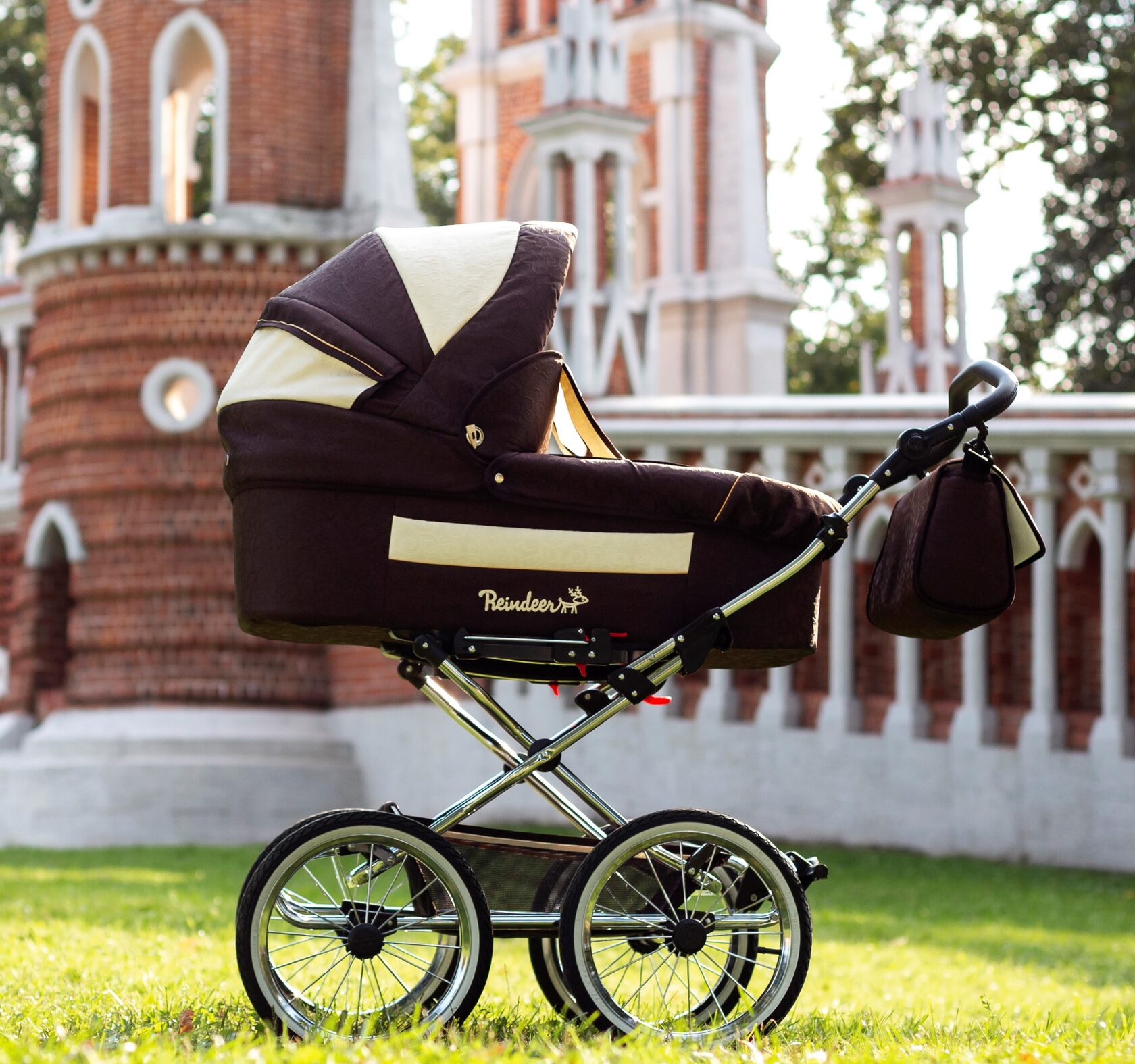 Универсальная коляска Reindeer Style коричневого цвета (S3)