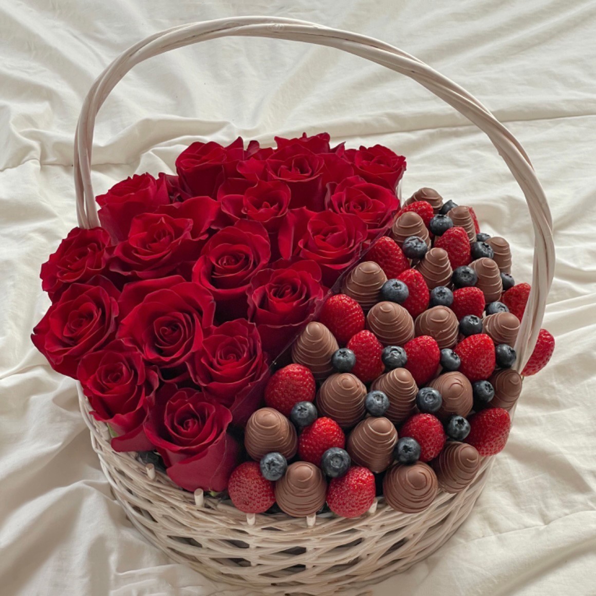 Клубничная корзина 'Яркая мечта' - 3 дня