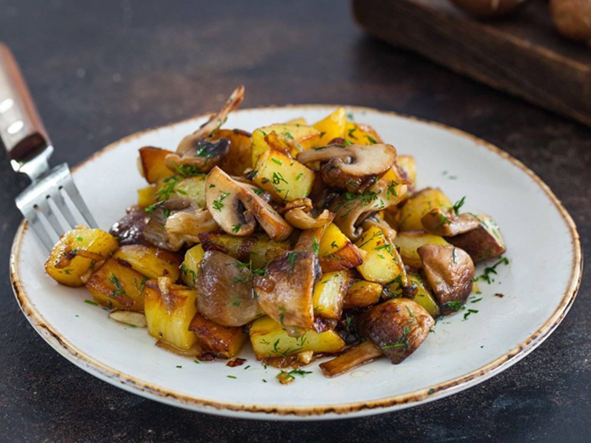 Картофель жареный с грибами